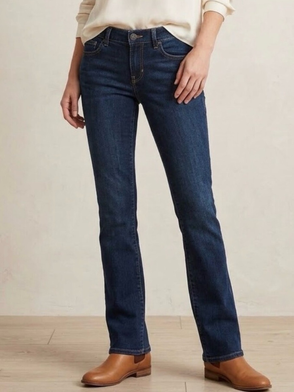 Express Dark Wash Low Rise Barely Boot Cut Jeans 4 Tall / 27W 34L